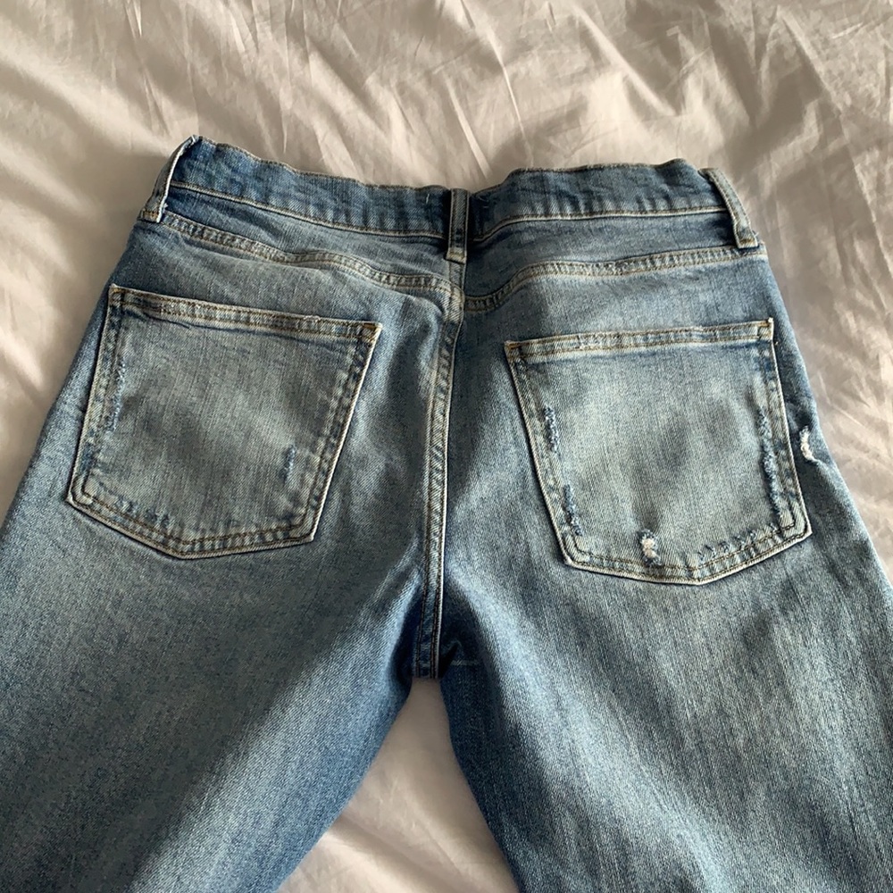 Zara women’s cropped jeans size 6 European 38 ripped knee - Picture 5 of 5